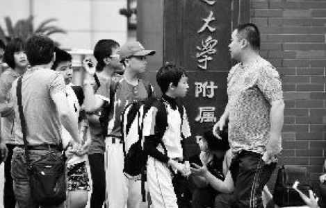 北京小升初特长生考试热度不减 有家长半夜排队等号